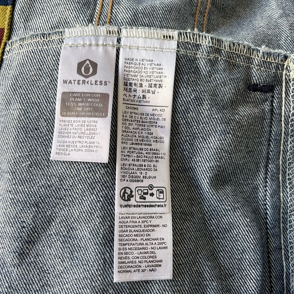 Levi's Trucker Jacket 150th Anniversary Banner Print
Pockets Mens L Denim NEW - Picture 11 of 12